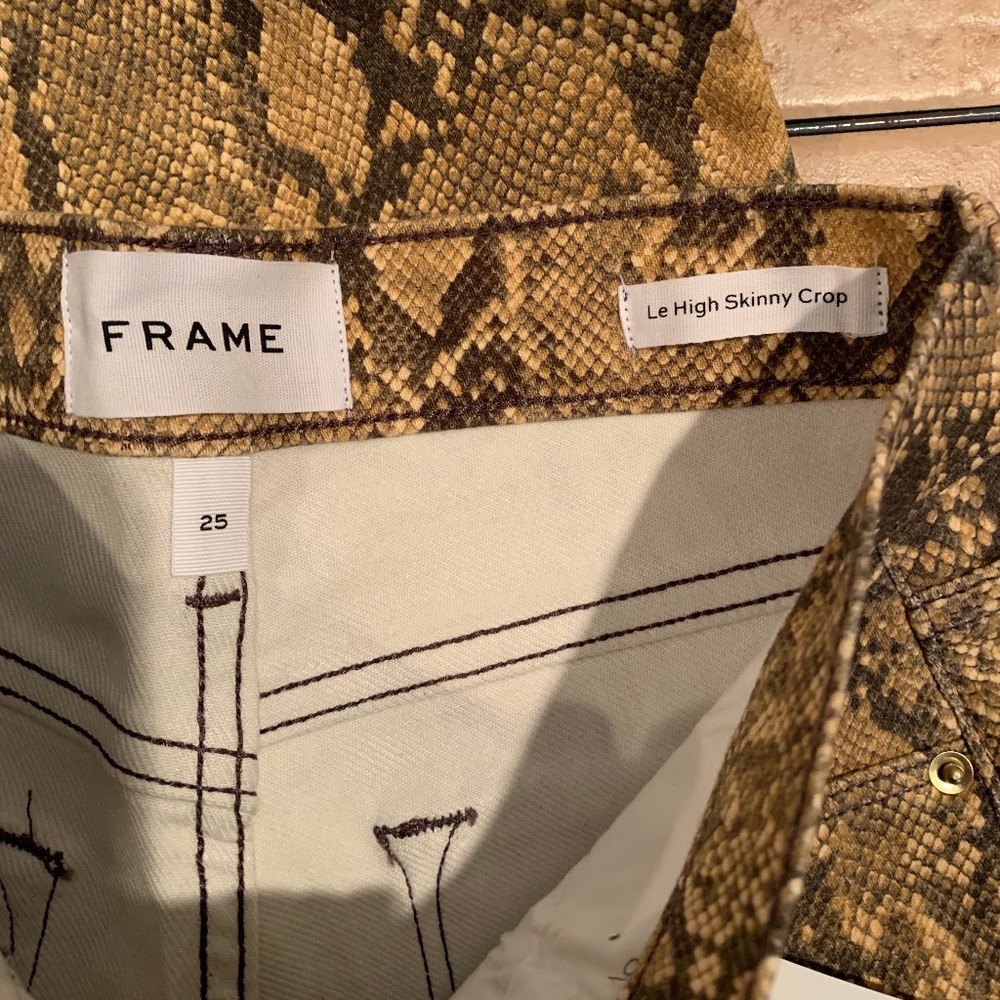 Frame Le High Skinny Crop In Coated Python Size 2… - image 5